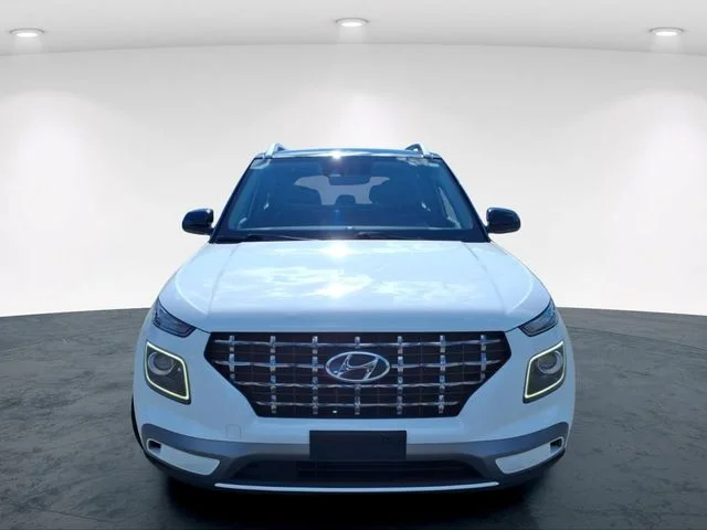 Used 2022 White Hyundai Limited image 4