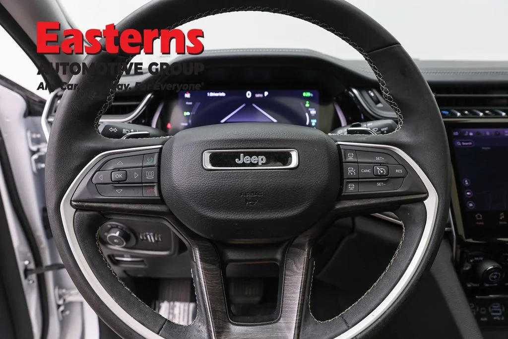 Used 2022 White Jeep 4xe image 10