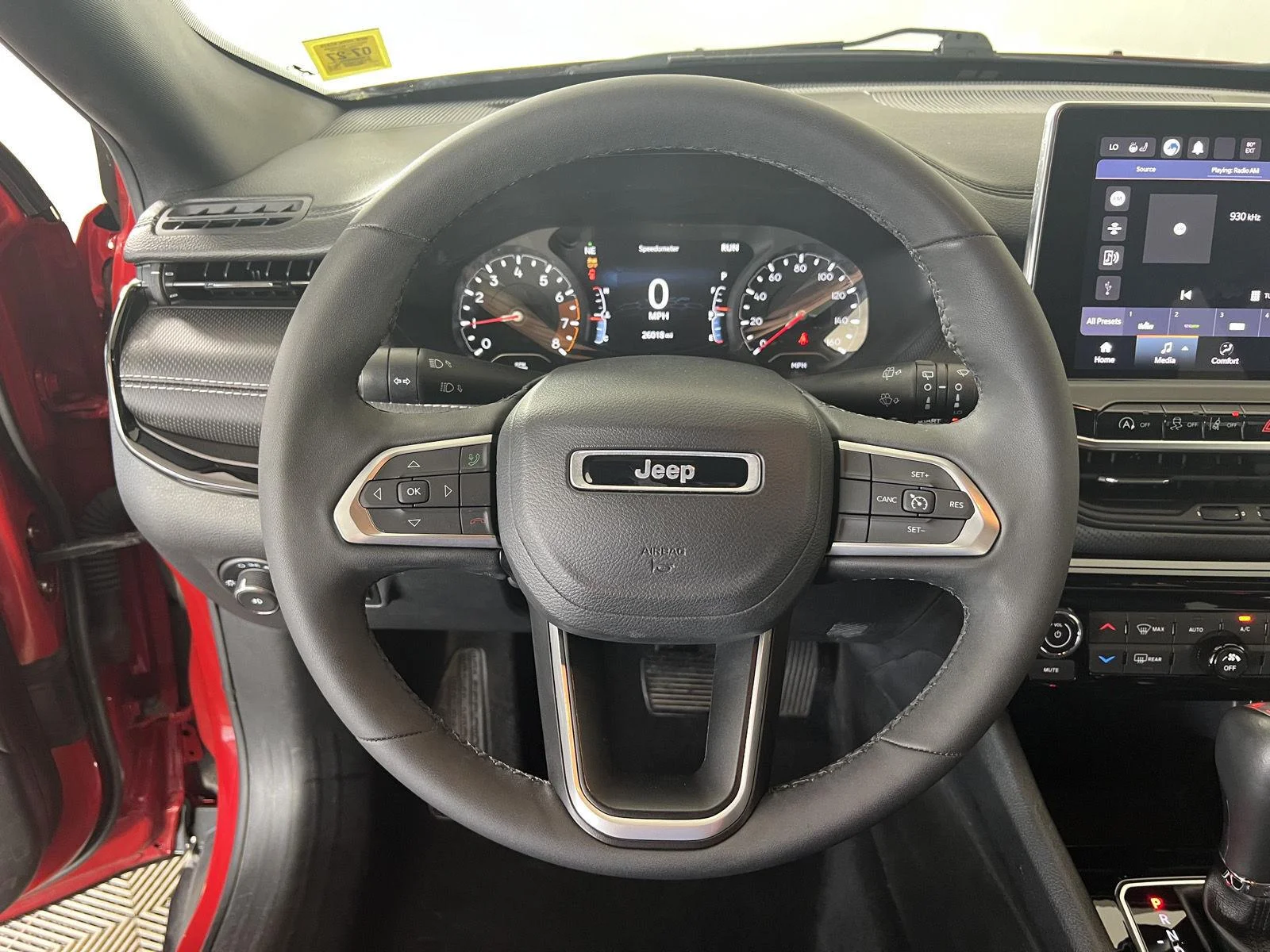 Used 2023  Jeep Altitude image 8