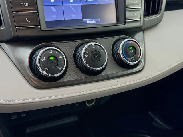 Used 2014 Gray Toyota LE image 15