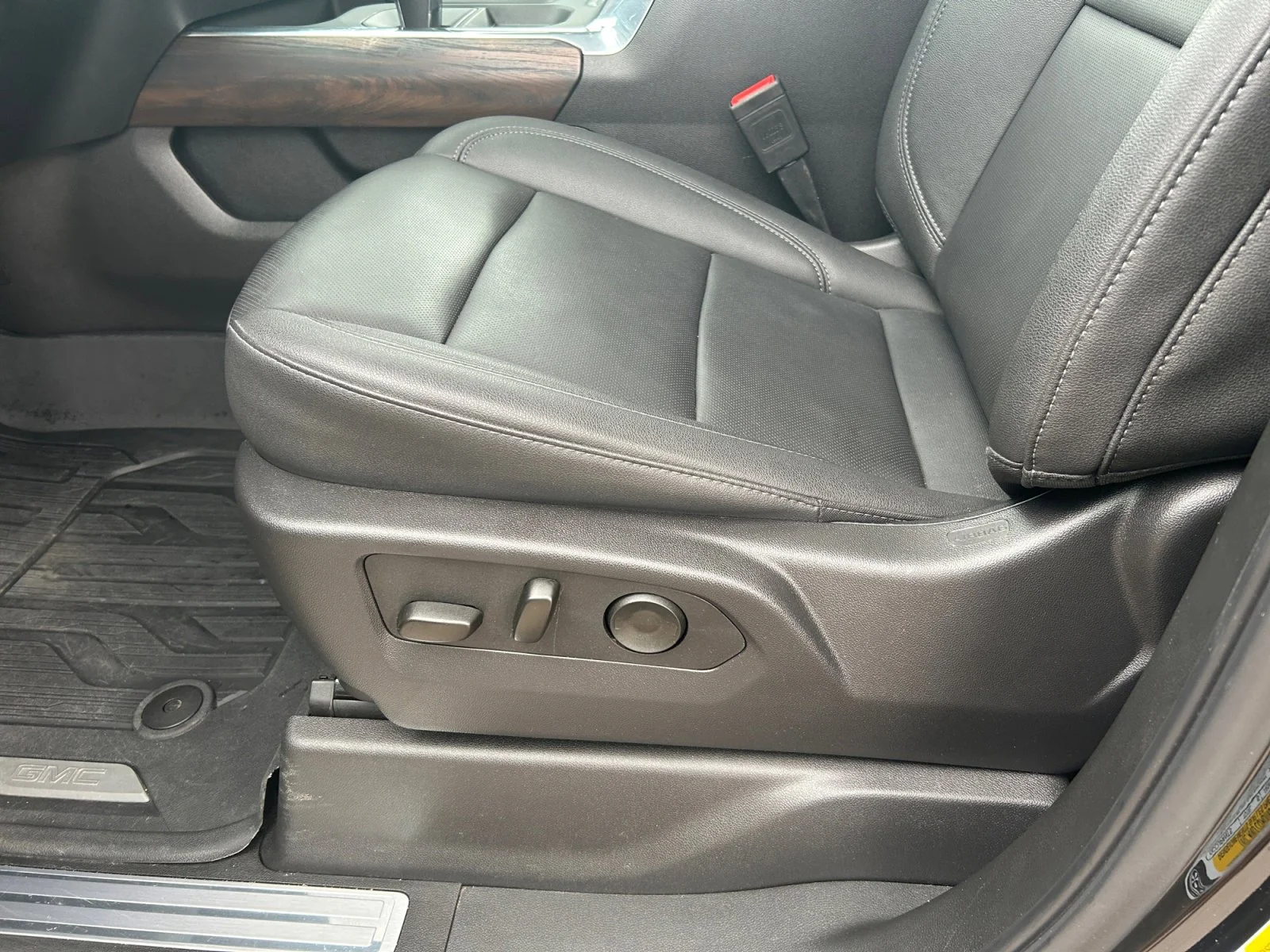 Used 2025 Black GMC SLT Crew Cab image 15