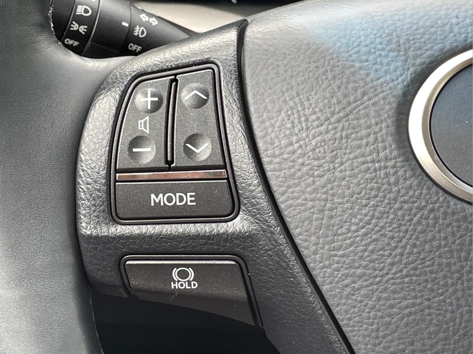 Used 2015 Liquid Platinum Lexus COMFORT image 22