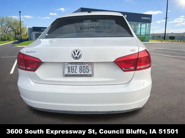 Used 2013 White Volkswagen 2.5 SE image 12
