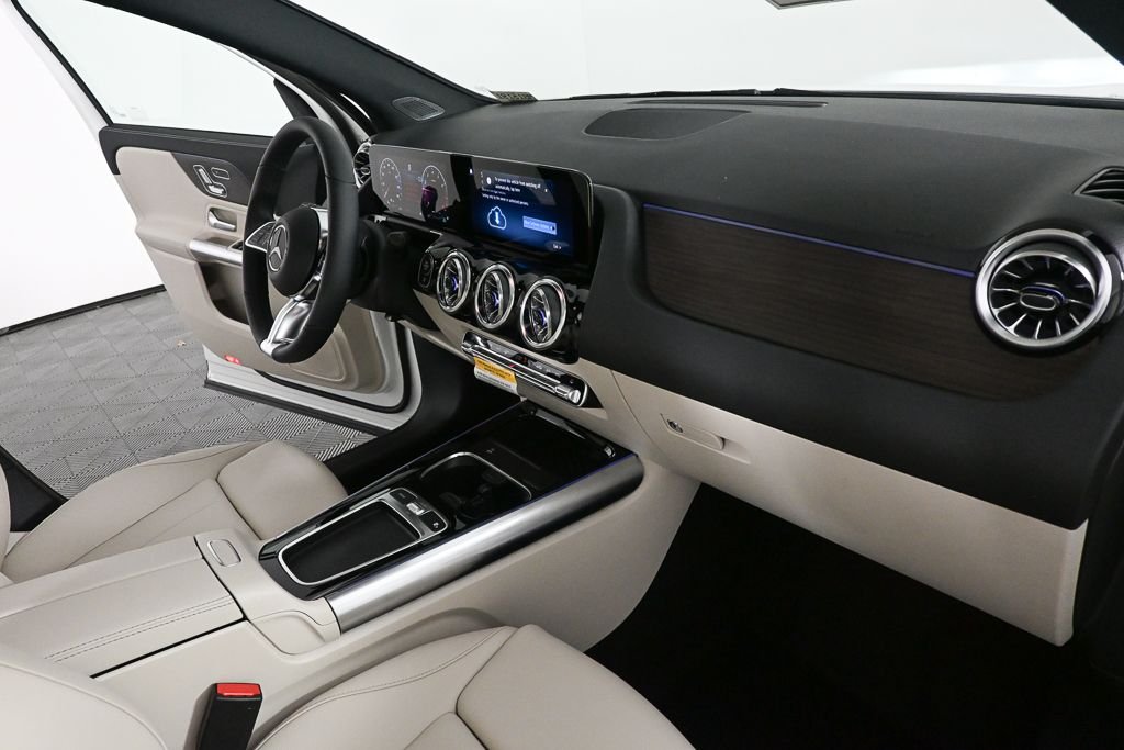 New 2026 Polar White Mercedes-Benz GLA 250 image 24