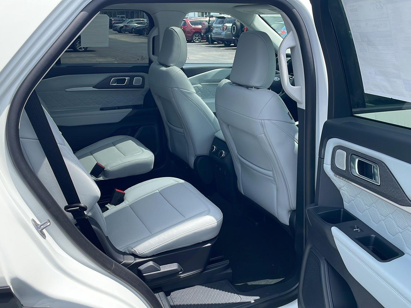 New 2026 Star White Metallic Tri-Coat Ford Platinum™ image 27