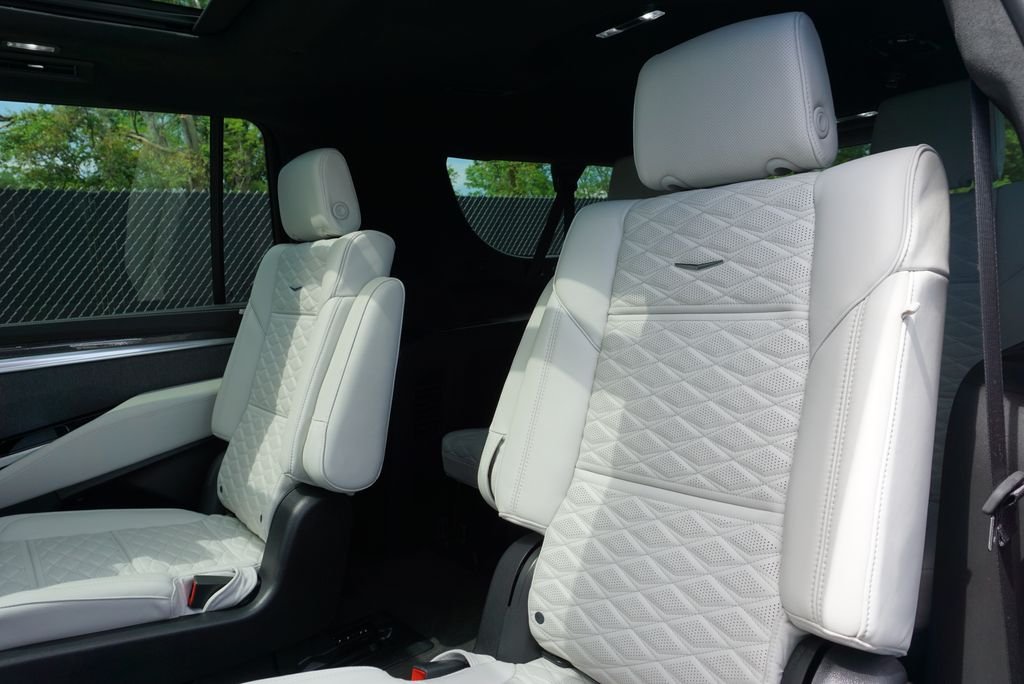 Used 2025 Crystal White Cadillac V-Series image 39