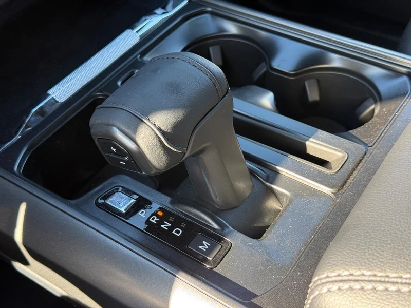 New 2026 Oxford White Ford LARIAT 4WD SuperCrew 5.5