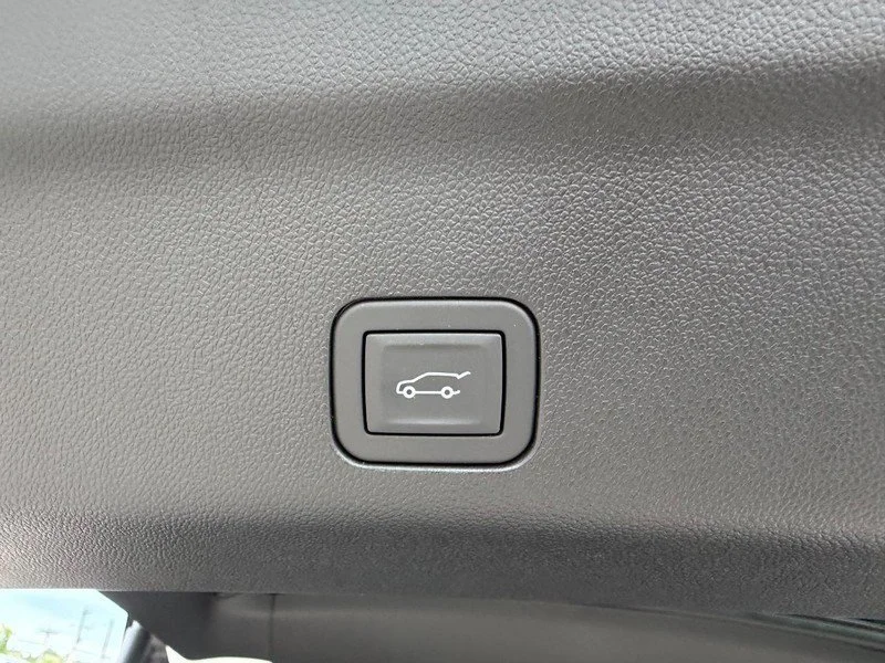 2026 GMC Yukon AT4 Ultimate - Photo 6