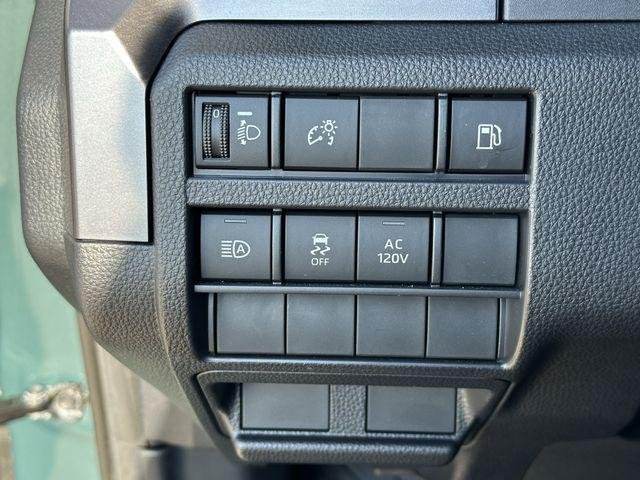 Certified Used 2025 EVEREST Toyota  image 23