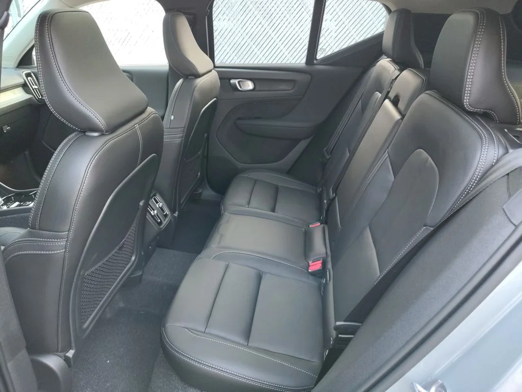 2026 Volvo XC40 Plus - Photo 24