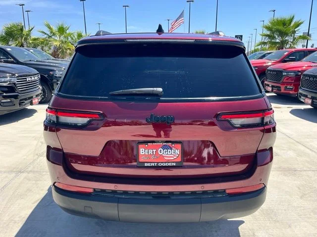 Used 2025 Red Jeep Altitude X image 5