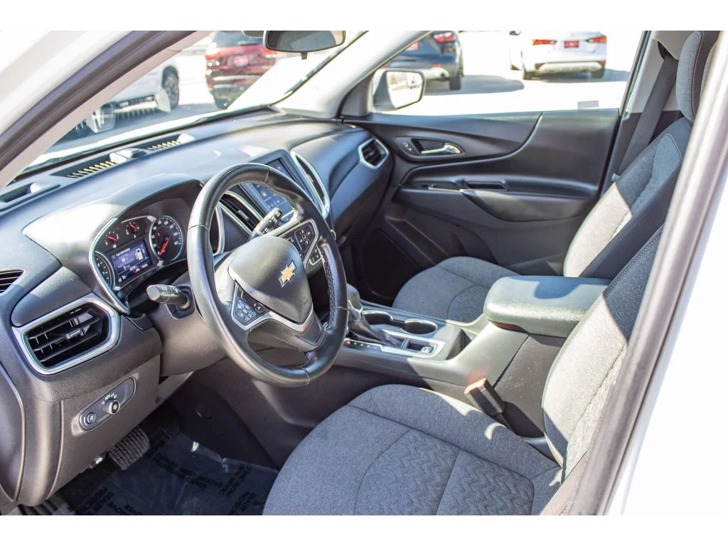 Used 2024 Summit White Chevrolet LT image 25