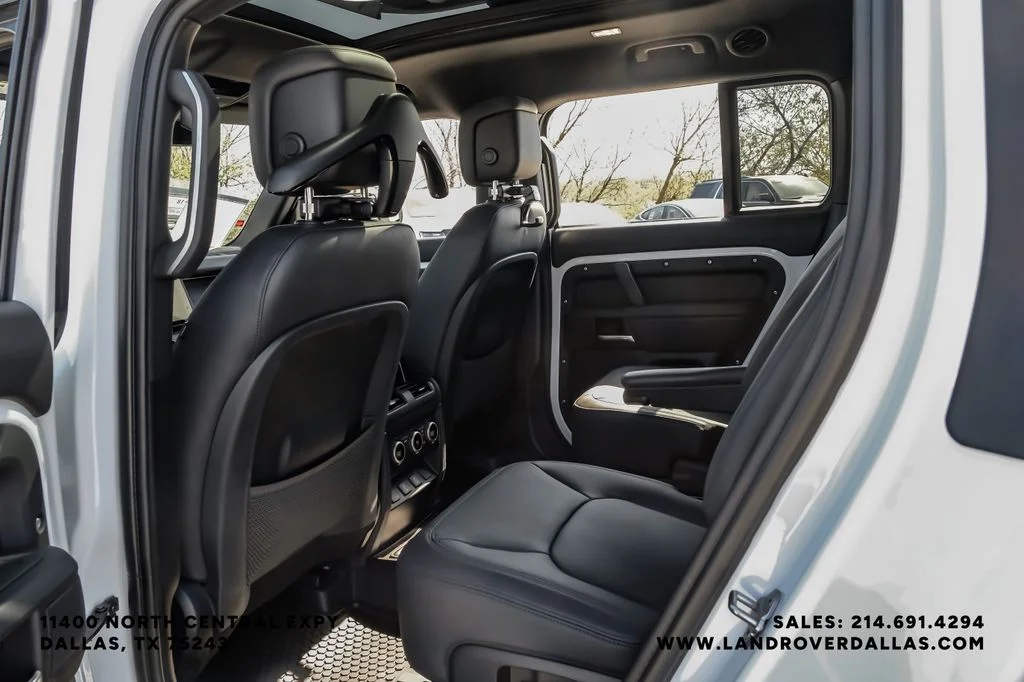 New 2026 Fuji White Land Rover X-Dynamic SE image 38