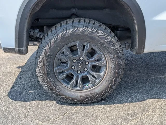 2026 Chevrolet Silverado 1500 ZR2 - Photo 3