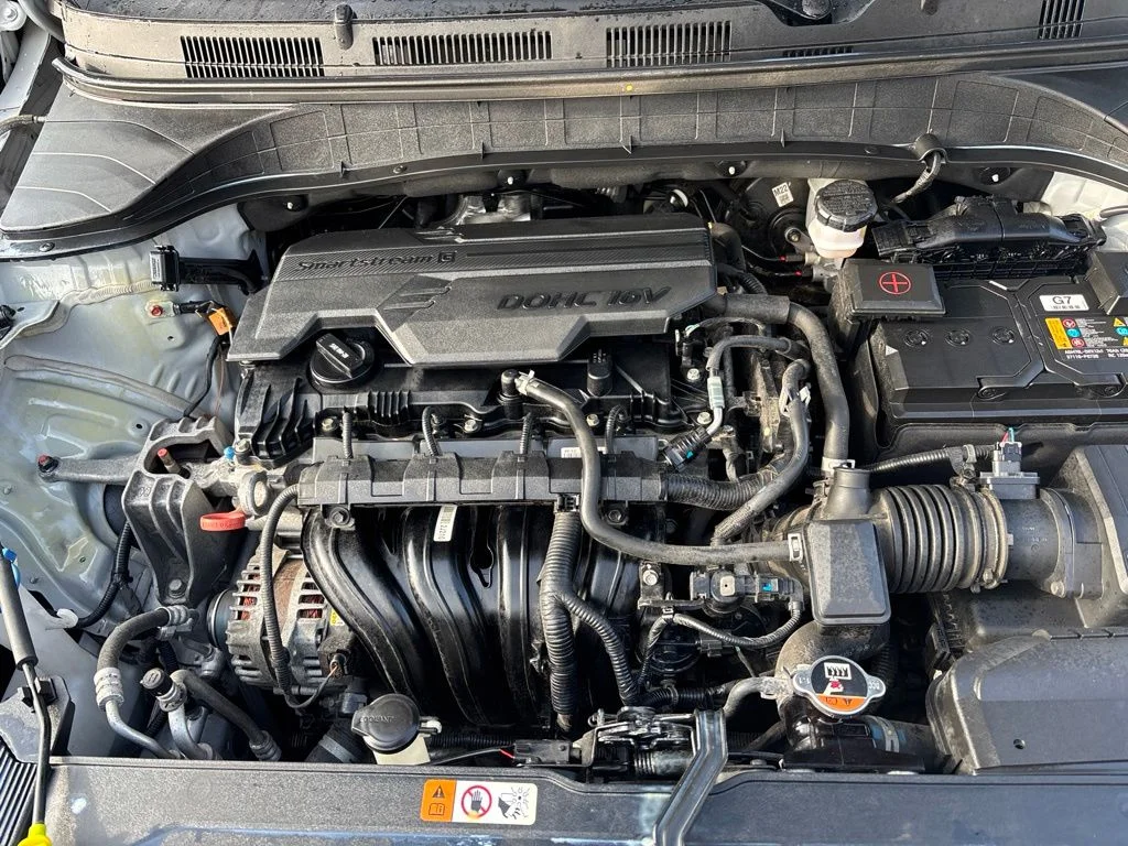 Used 2022 Silver Hyundai SEL image 12