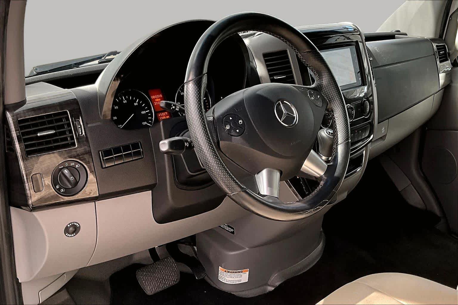 Used 2017 Arctic White Mercedes-Benz  image 17