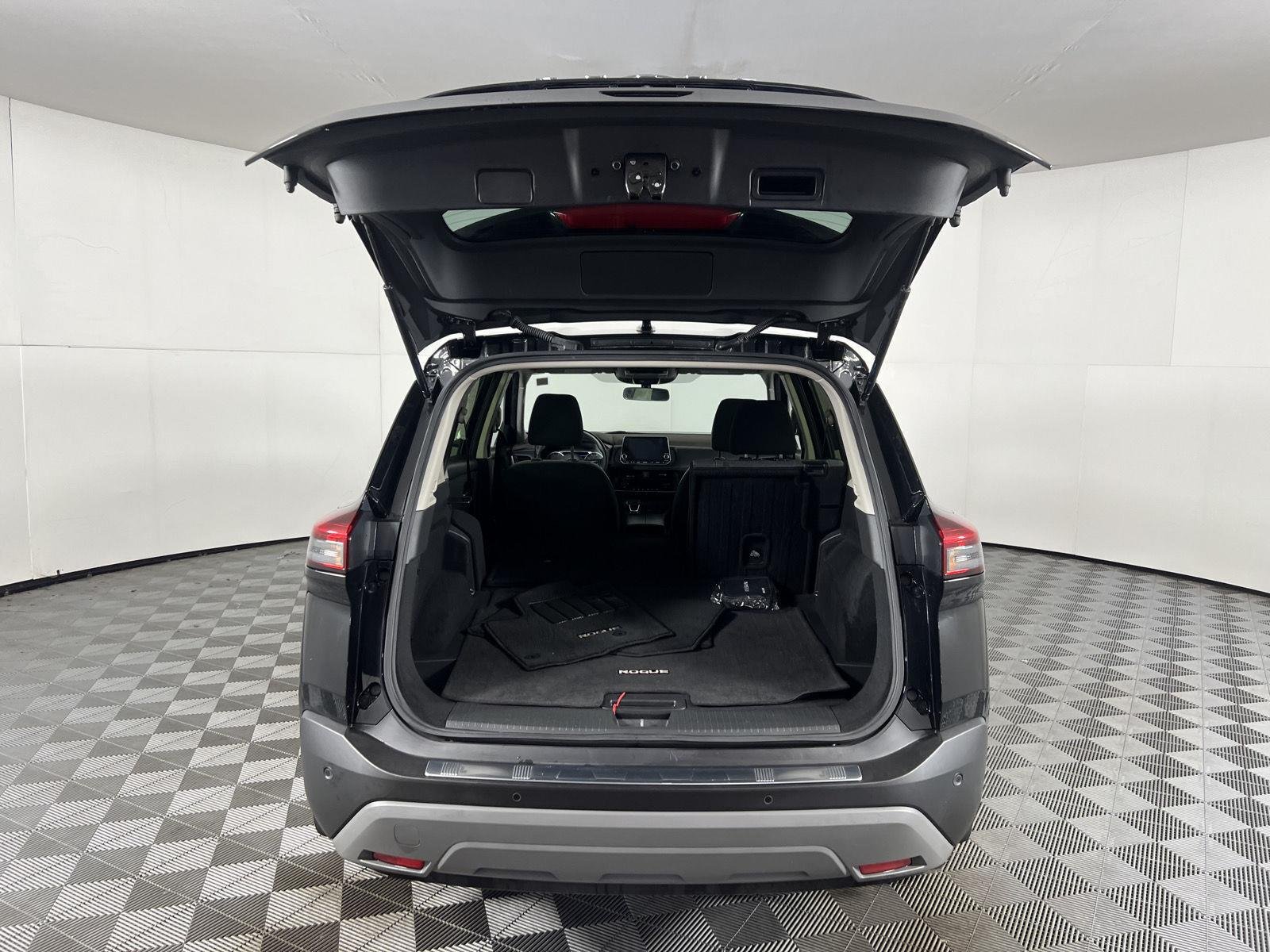 Used 2023 Super Black Nissan SV image 9