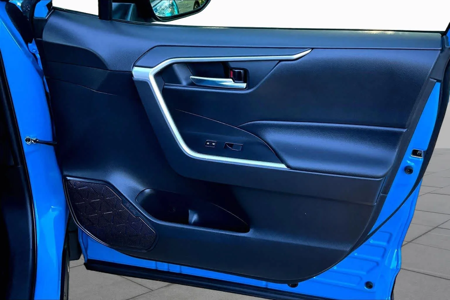 Used 2021 Blue Flame Toyota Hybrid XLE image 22