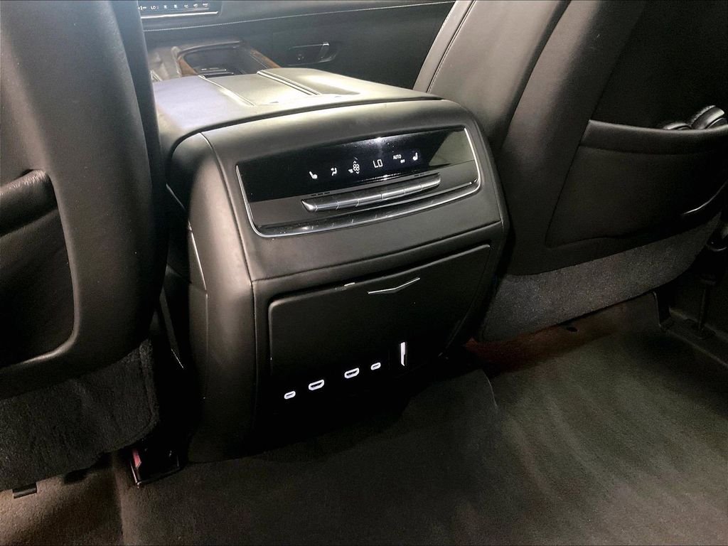 Used 2021 White Cadillac Sport Platinum image 29
