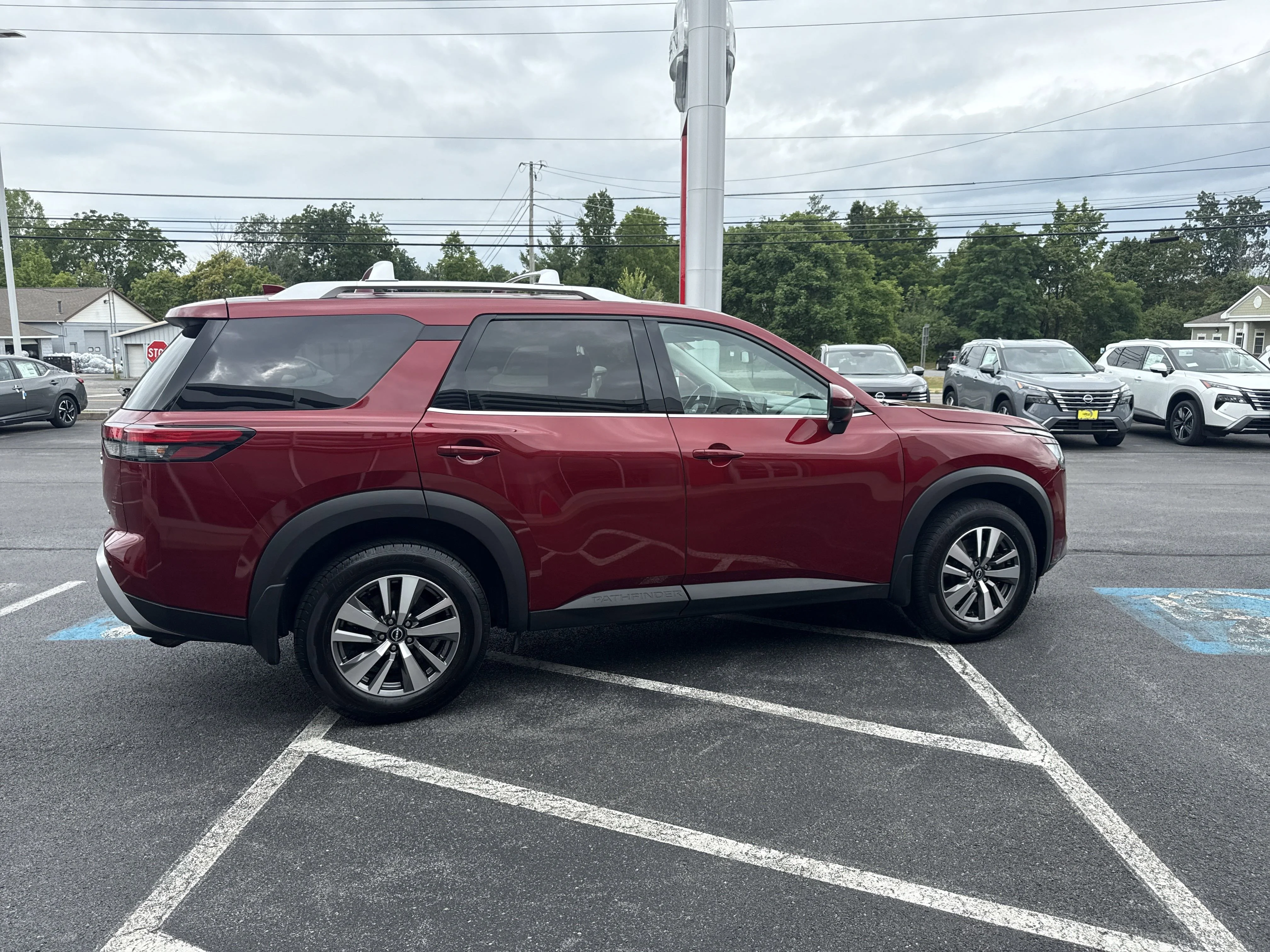 2022 Nissan Pathfinder SL - Photo 9