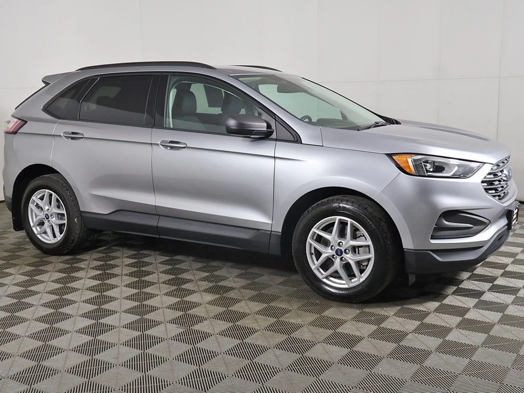 Used 2022 Silver Ford SE image 12