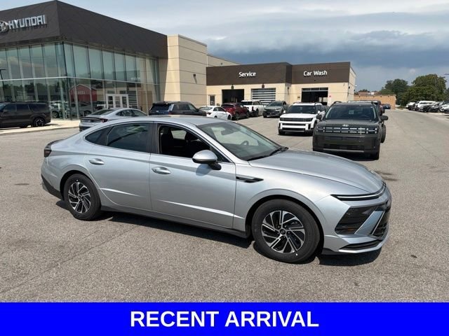Used 2026 Silver Hyundai Blue image 24