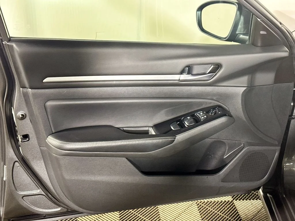 Used 2023 Gray Nissan 2.5 SV image 10