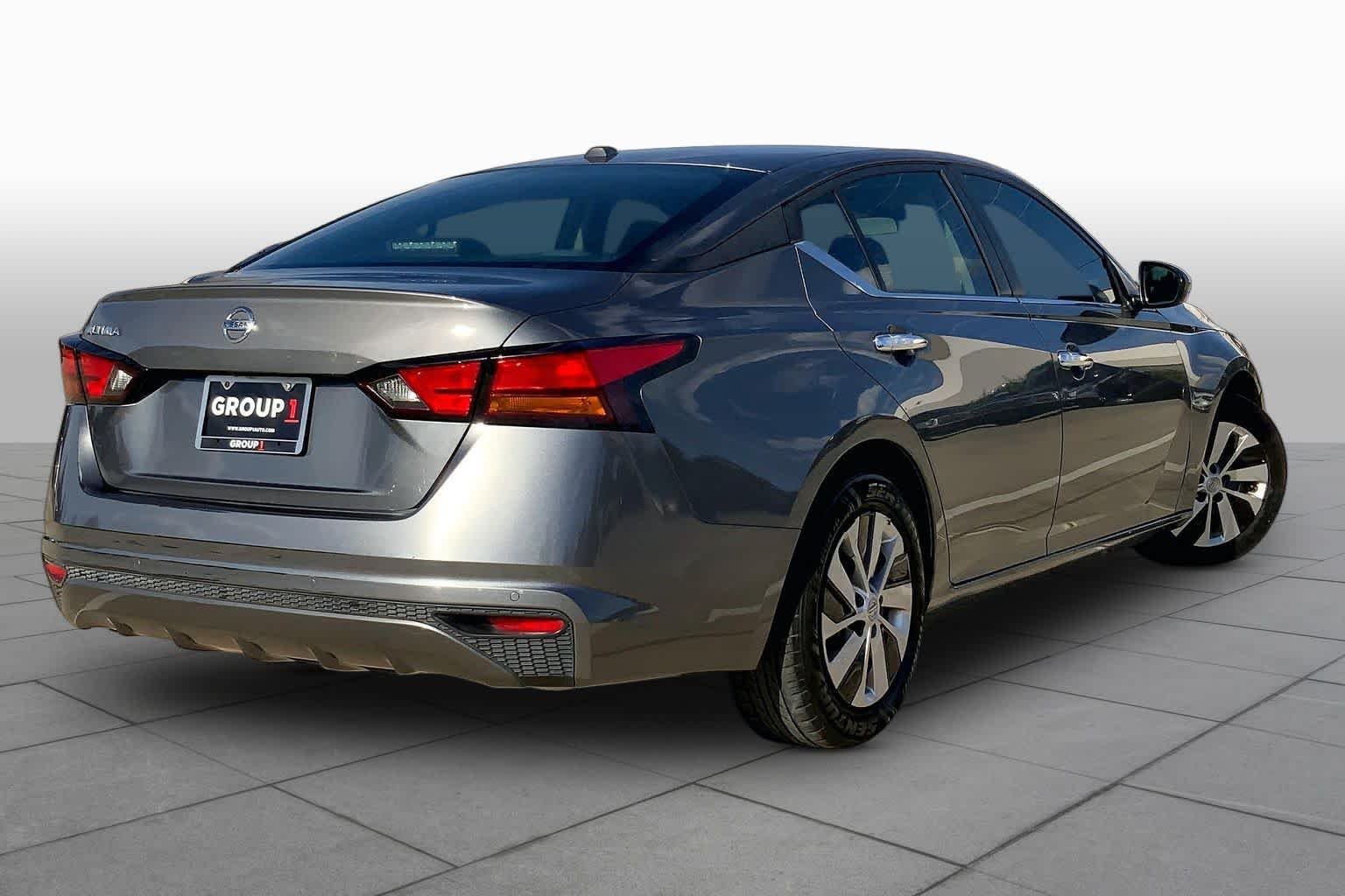 Used 2020 Gun Metallic Nissan 2.5 S image 12