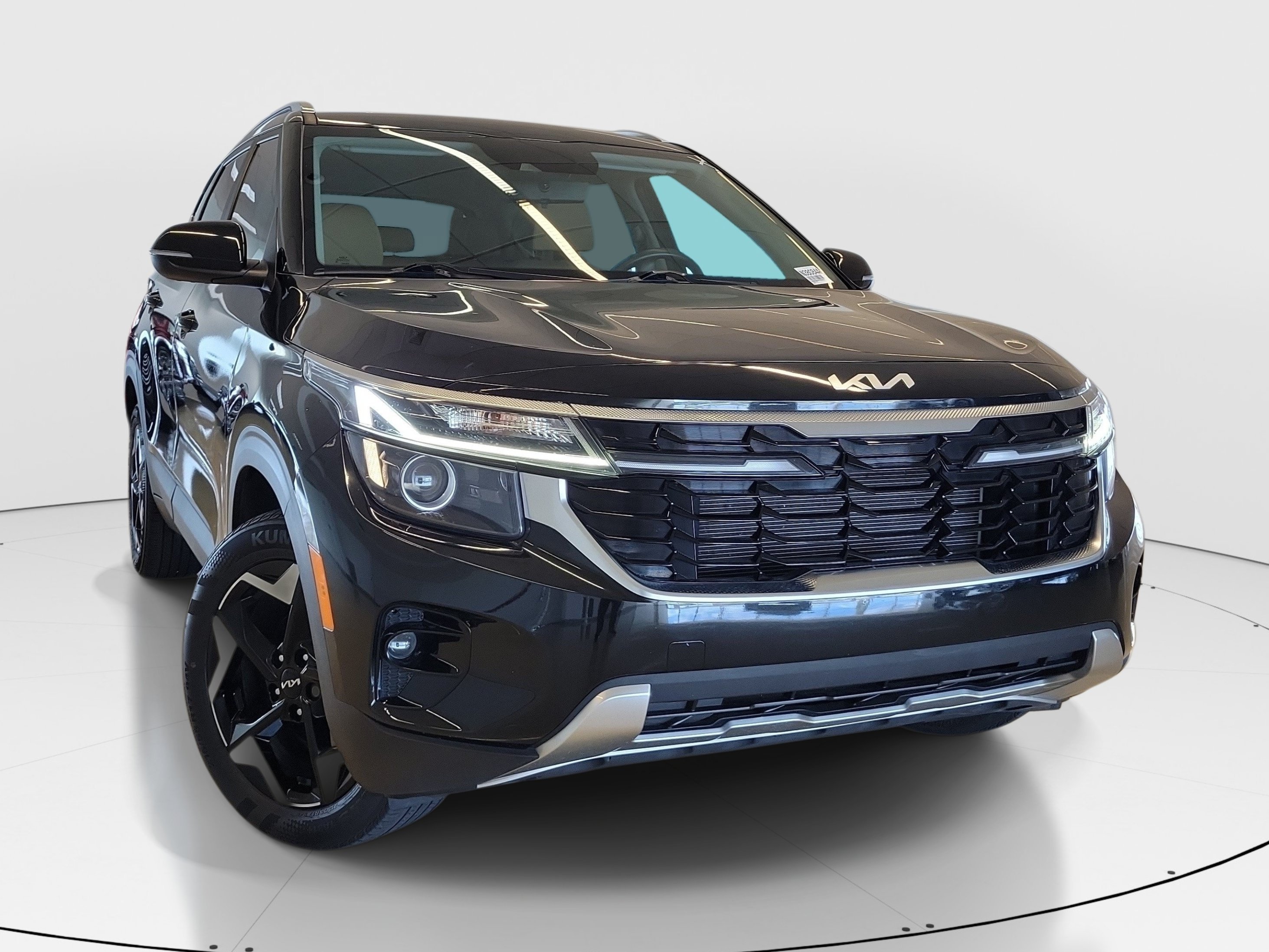 Used 2024 Fusion Black Kia EX image 2