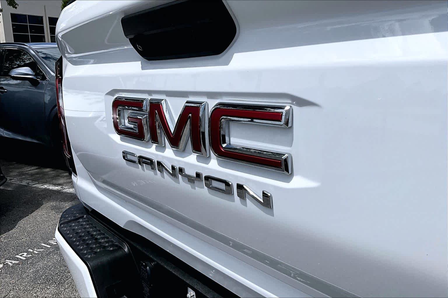 Used 2025 Summit White GMC 2WD Elevation image 31