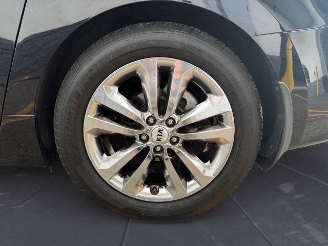 Used 2016 Black Kia SXL image 45