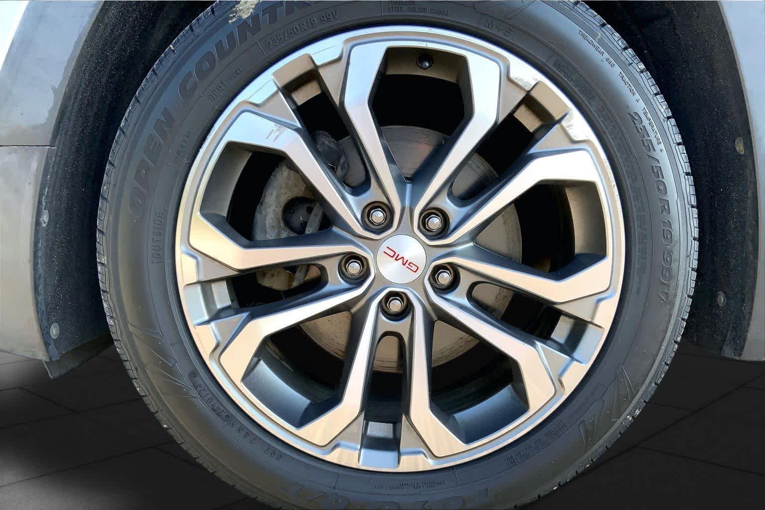 Used 2018 Quicksilver Metallic GMC SLT image 10