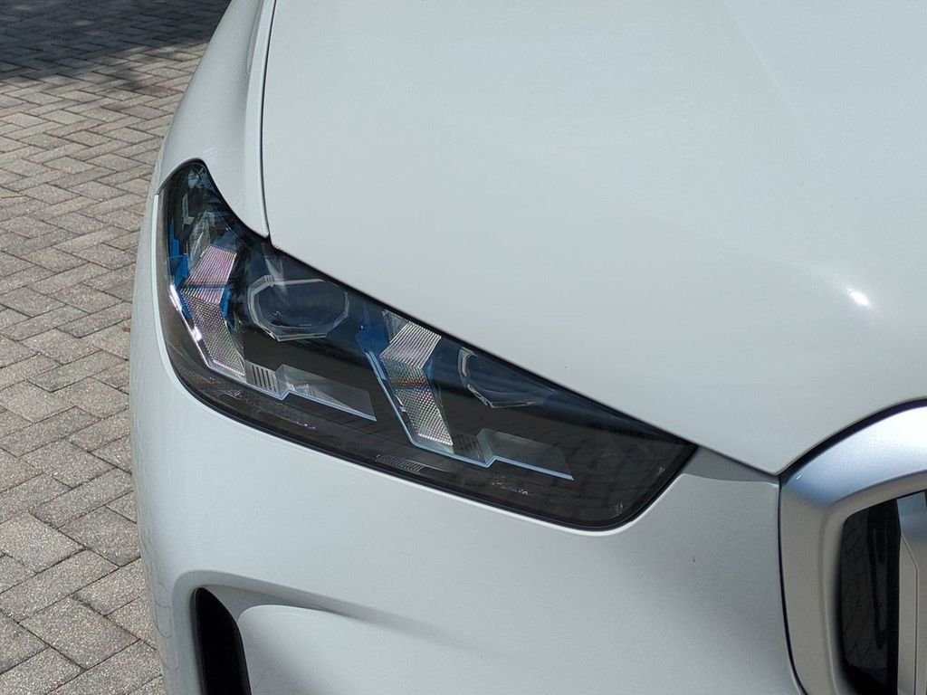 New 2026 Alpine White BMW xDrive40i image 10