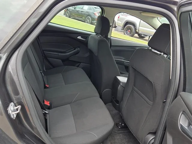 Used 2018 Gray Ford SE image 13