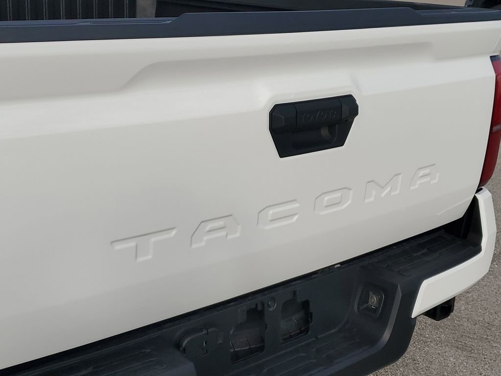 2025 Toyota Tacoma SR5 - Photo 13