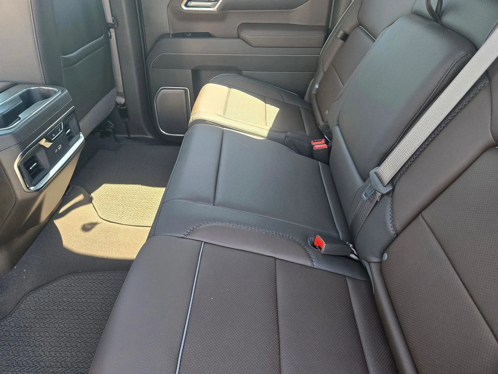 2026 GMC Sierra 1500 Denali - Photo 5