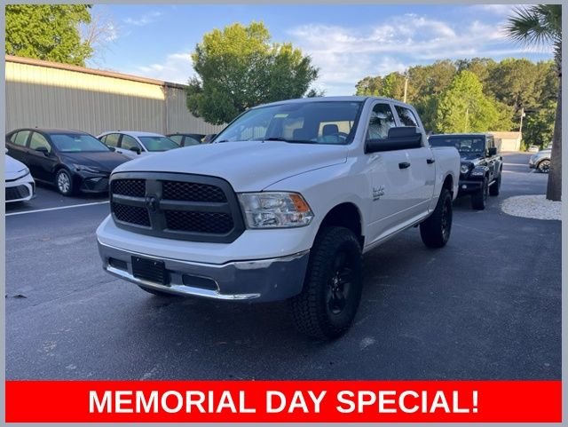 2022 RAM 1500 Classic SLT Crew Cab 5'7's photo