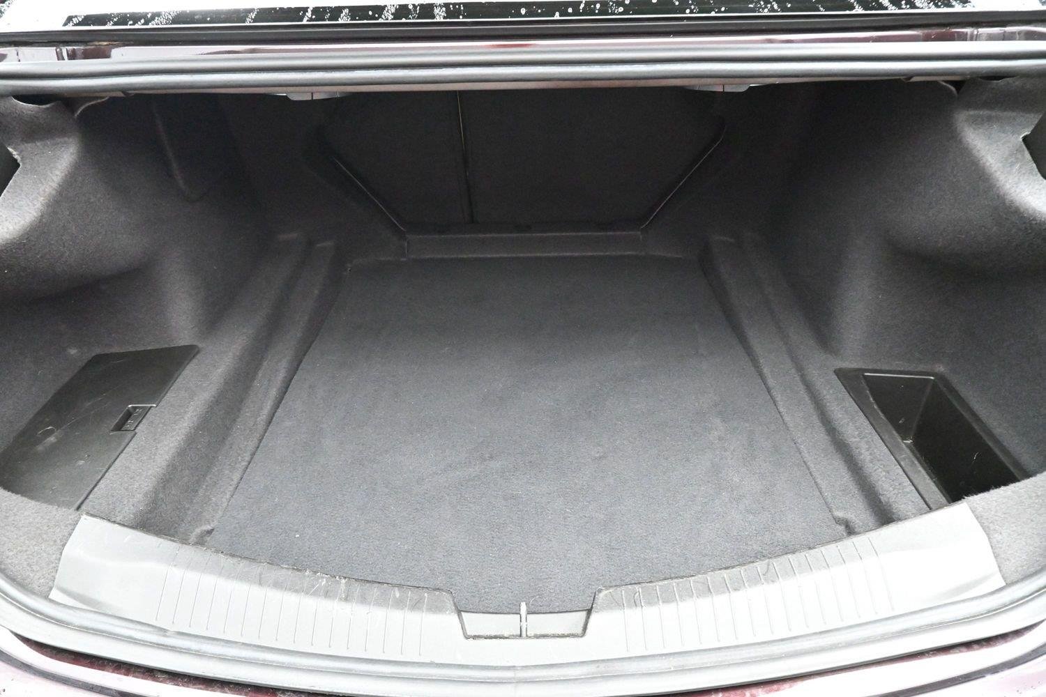 Used 2020 GARNET METALLIC Cadillac Luxury image 9