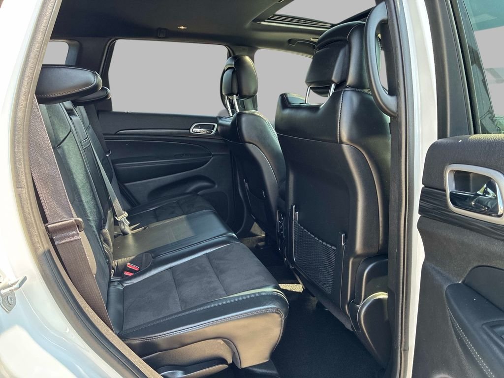Used 2021 White Jeep Laredo X image 10