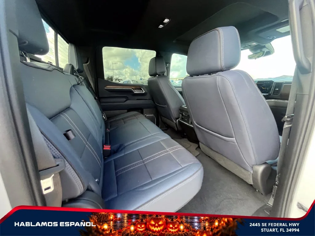 Used 2023 IRIDESCENT PEARL TRICOAT Chevrolet High Country image 18