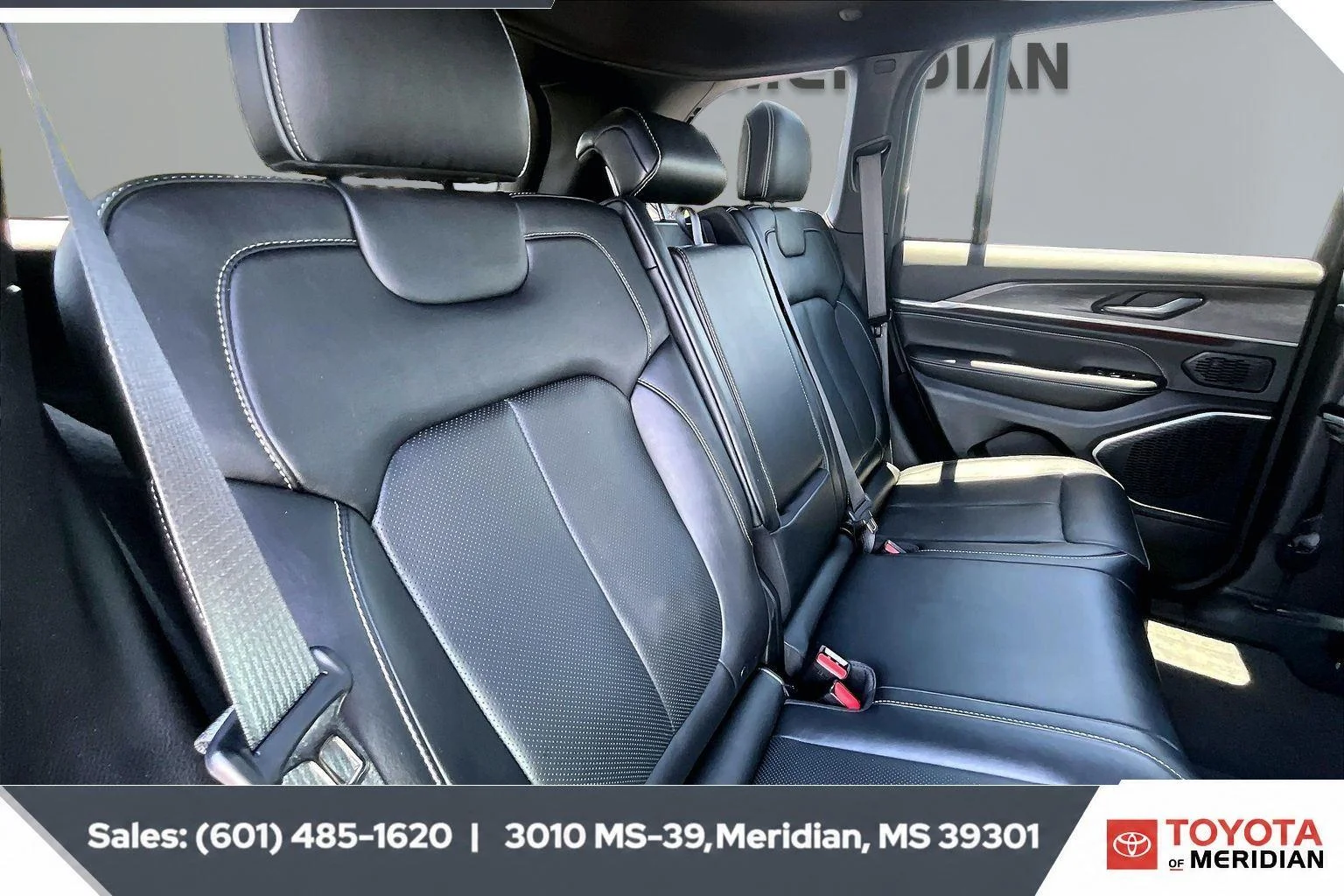 Used 2023 Diamond Black Crystal Pearlcoat Jeep Overland image 20