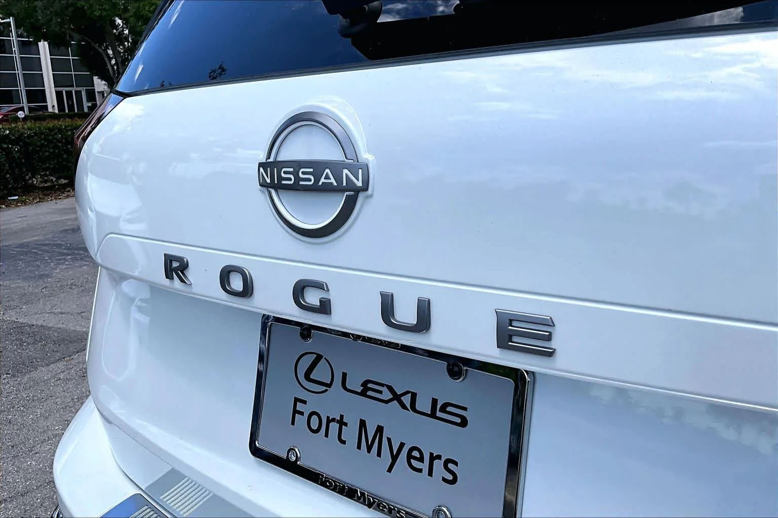 Used 2025 Everest White Pearl Nissan Platinum image 10