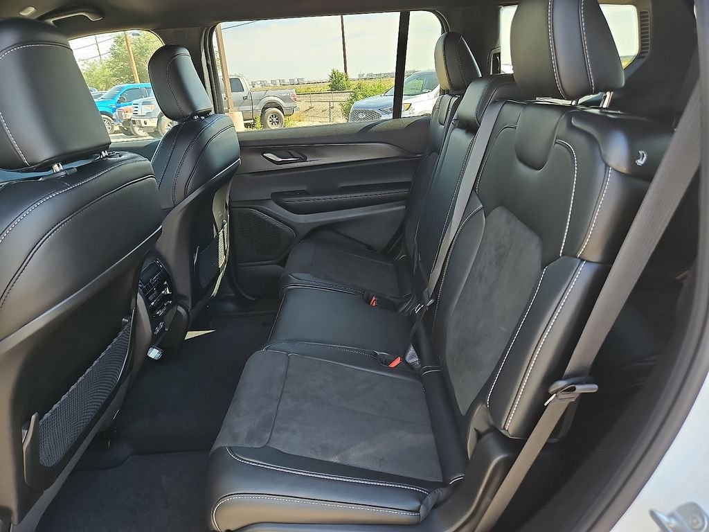2025 Jeep Grand Cherokee L Altitude - Photo 11
