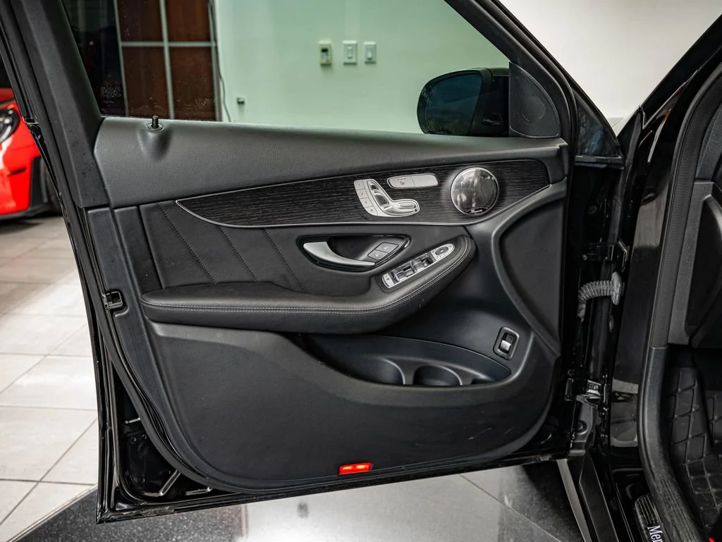 Used 2022 Black Mercedes-Benz GLC 300 image 17