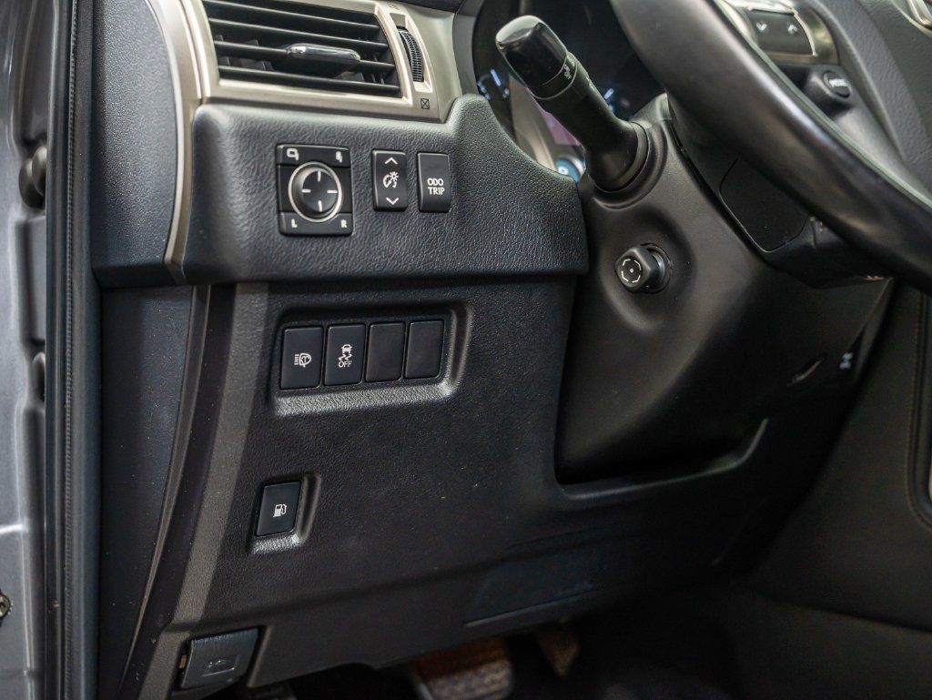 Used 2016 Gray Pearl Lexus 460 image 18