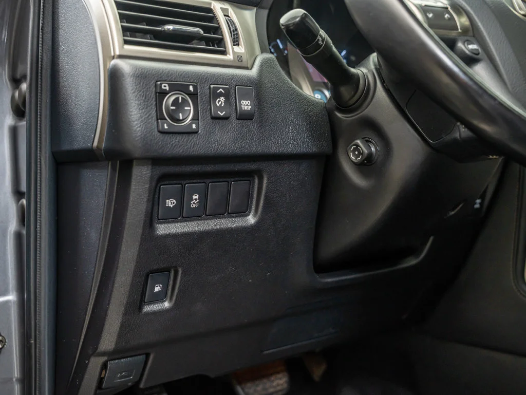 Used 2016 Gray Pearl Lexus 460 image 18