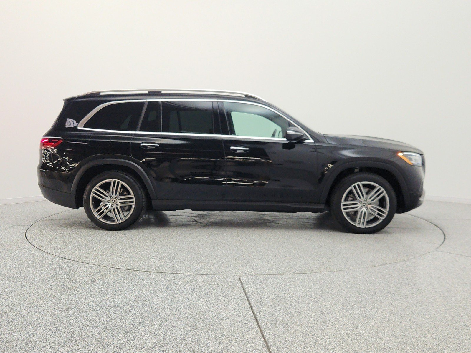 Certified Used 2025 Black Mercedes-Benz GLS 450 4MATIC® SUV image 4