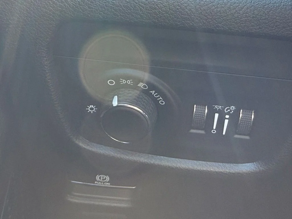 Used 2023 Silver Jeep Altitude X image 17