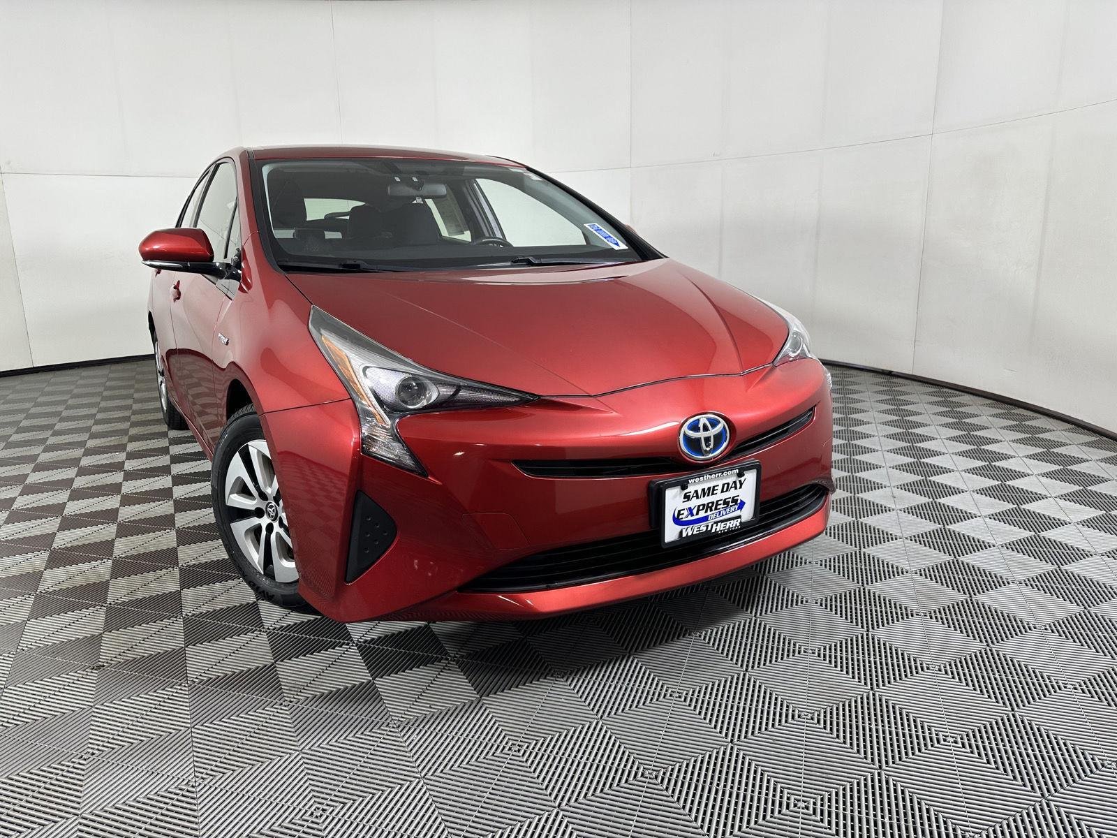 Used 2016 Hypersonic Red Toyota Three image 19