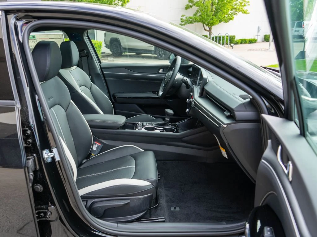 New 2026 Aurora Black Pearl Kia GT-Line AWD image 10